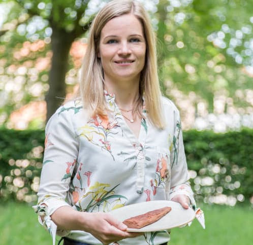 Birgit Dekkers CEO Rival Foods mit Schnitzel