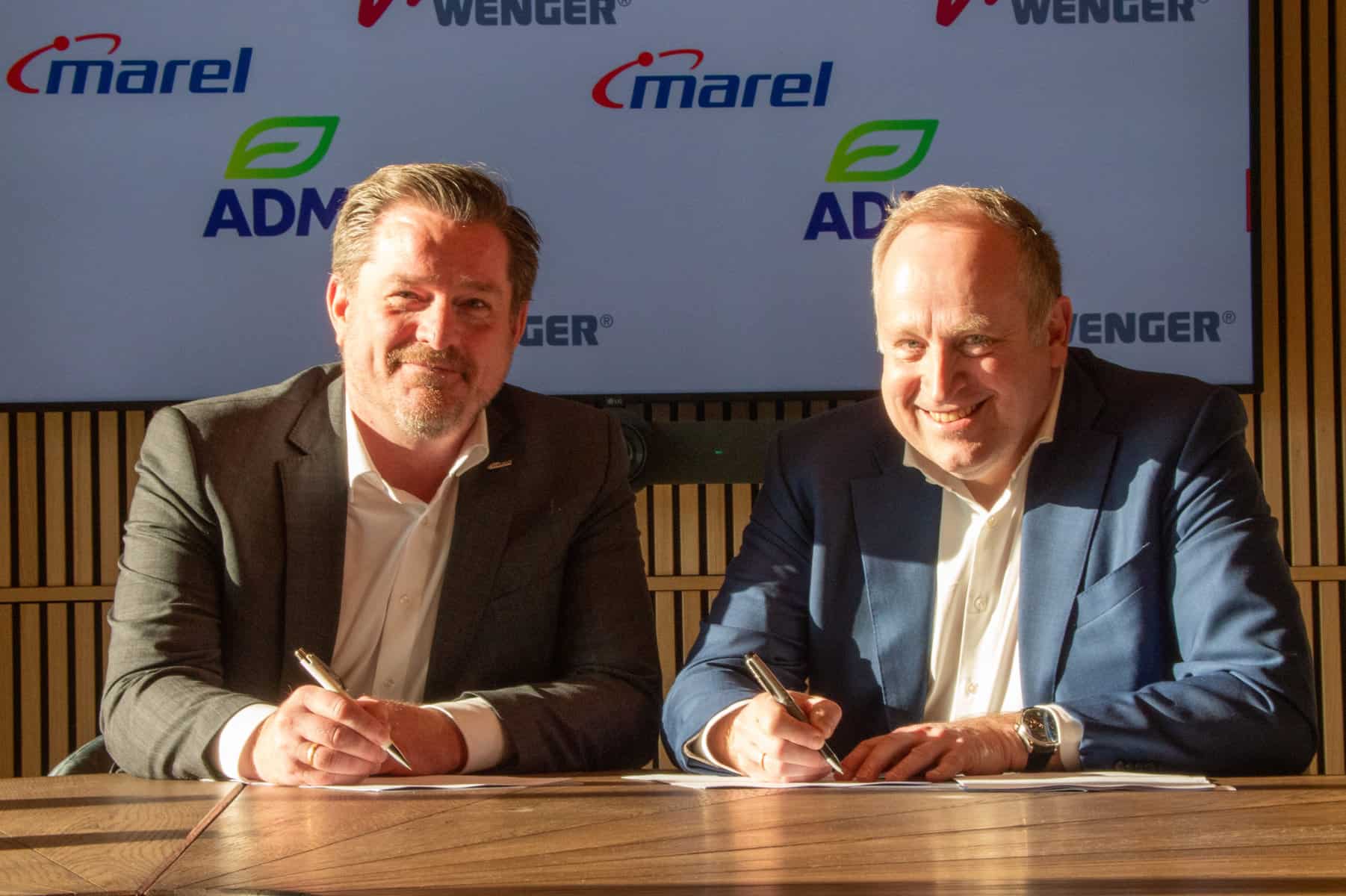 Jesper Hjortshoj, Präsident von Wenger - Marel; Mel Tunderman, VP Savory.