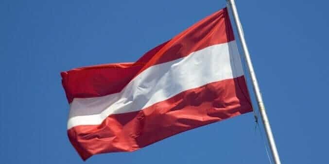 Österreich Flagge im Wind