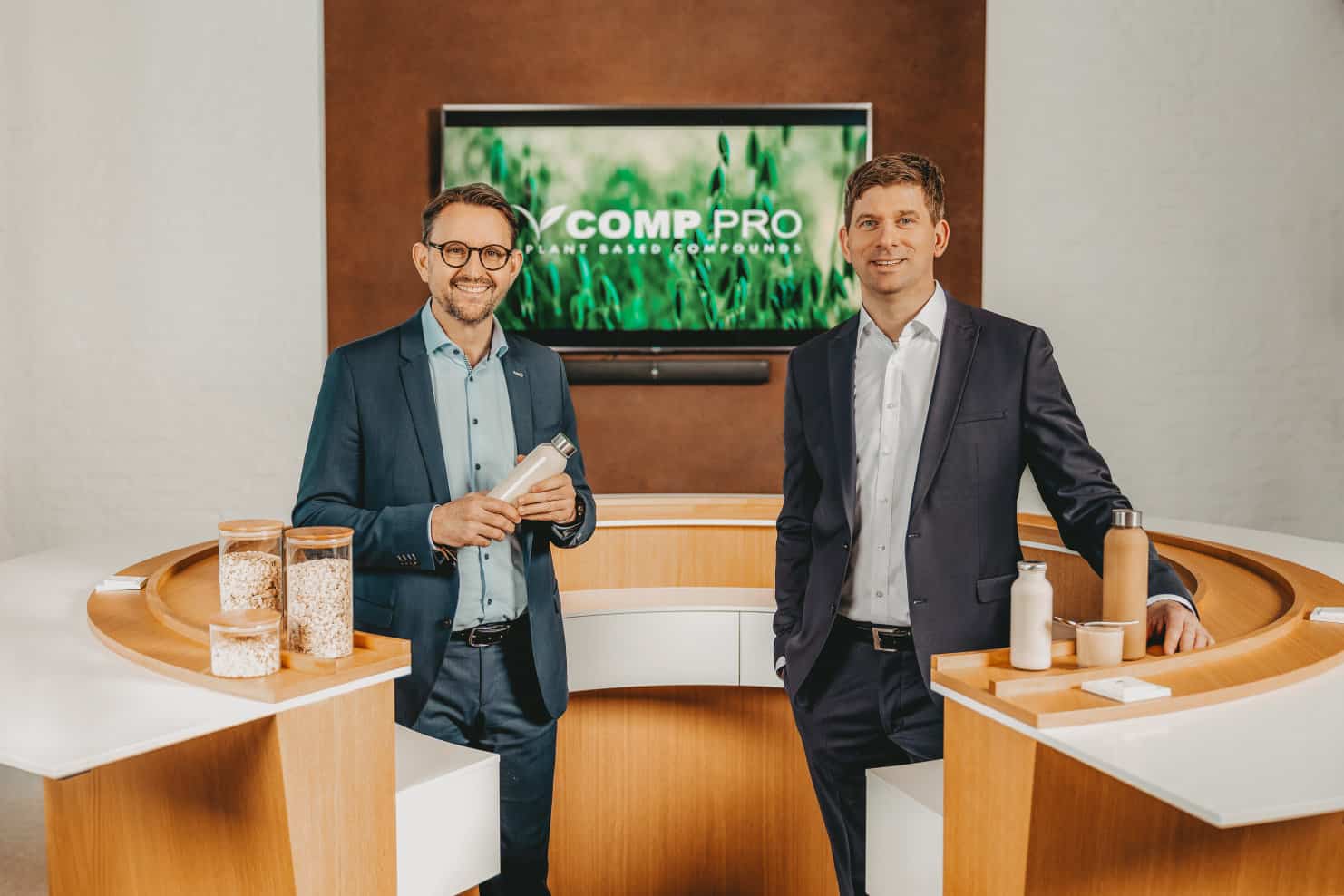 V-Comp Pro-Geschäftsführer Felix Weber (l., Zentis) und Volker Keßler (Bitburger Braugruppe)