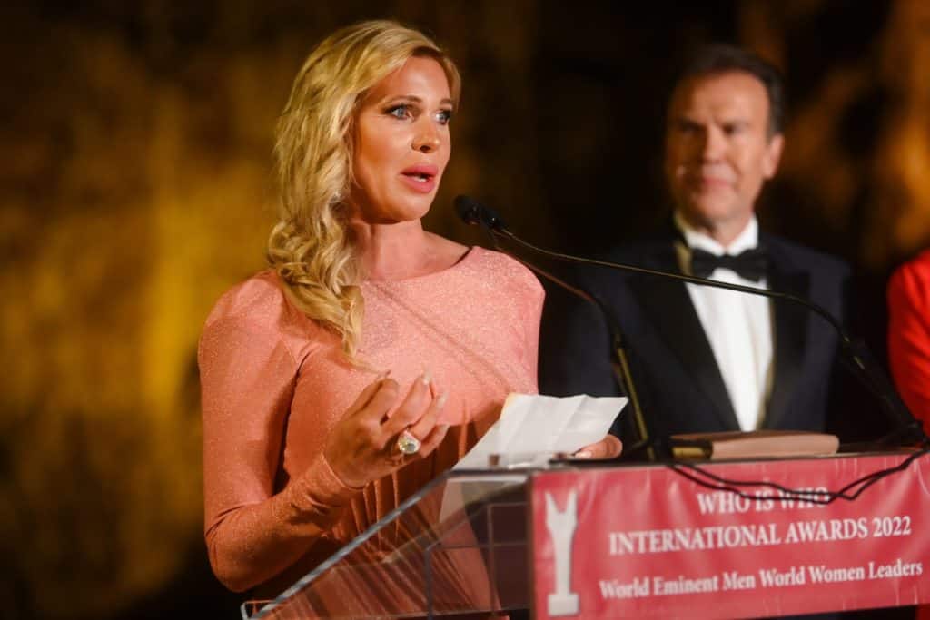 Maja Prinzessin von Hohenzollern hält Rede bei der Preisverleihung in Griechenland