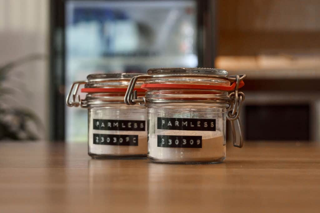 gebrautes Protein im Glas, hergestellt von Farmless