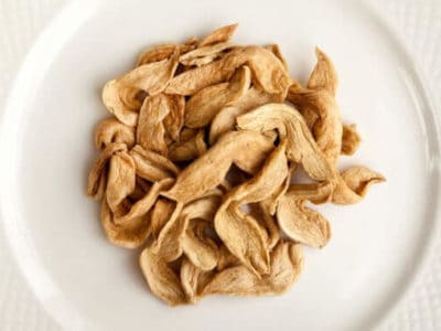 veganes Trockenfleisch auf Teller