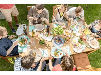 essen auf tisch