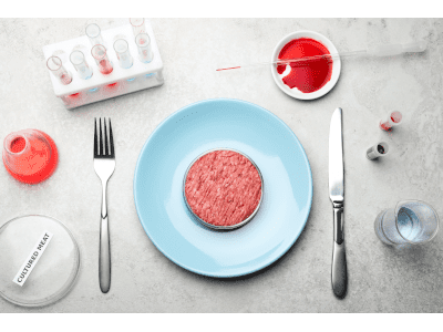 kultiviertes fleisch auf tisch
