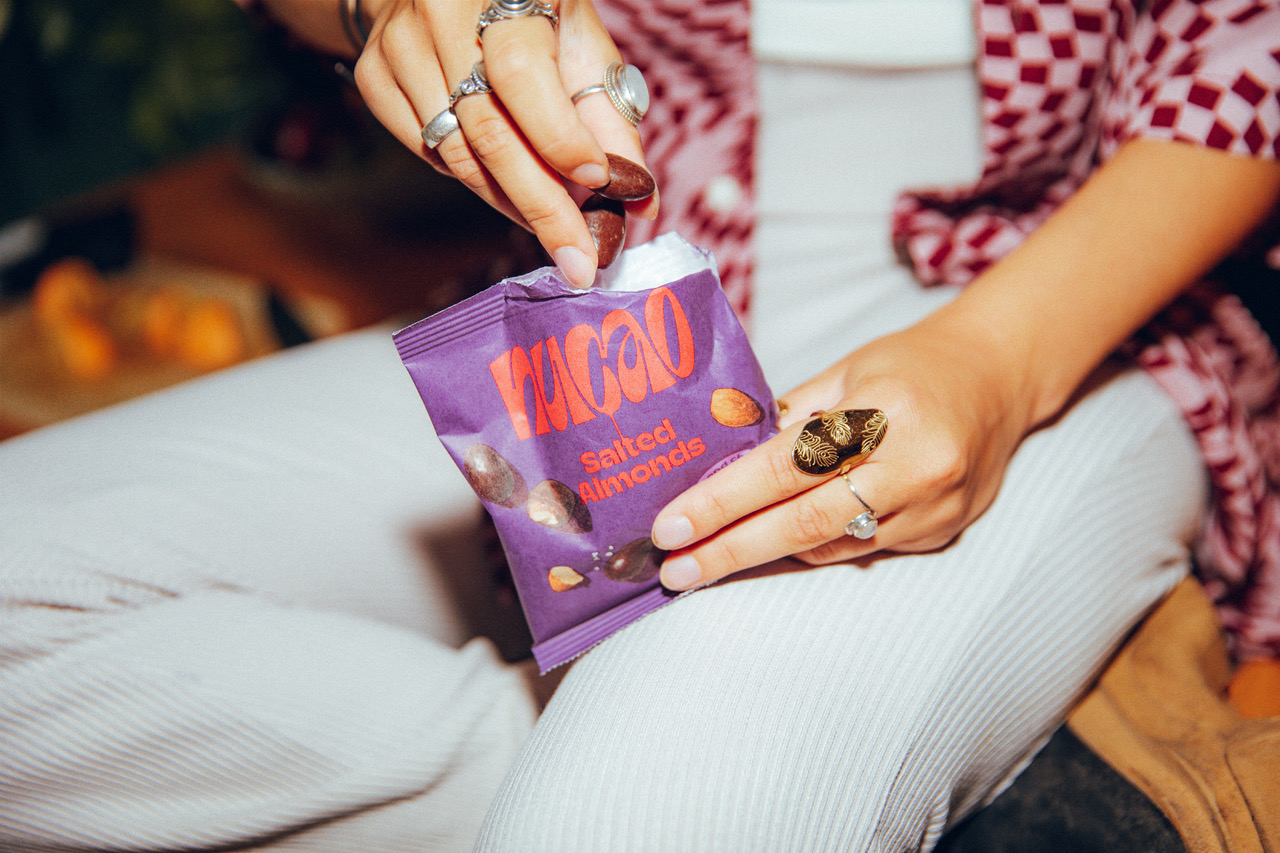 nucao Salted Almonds