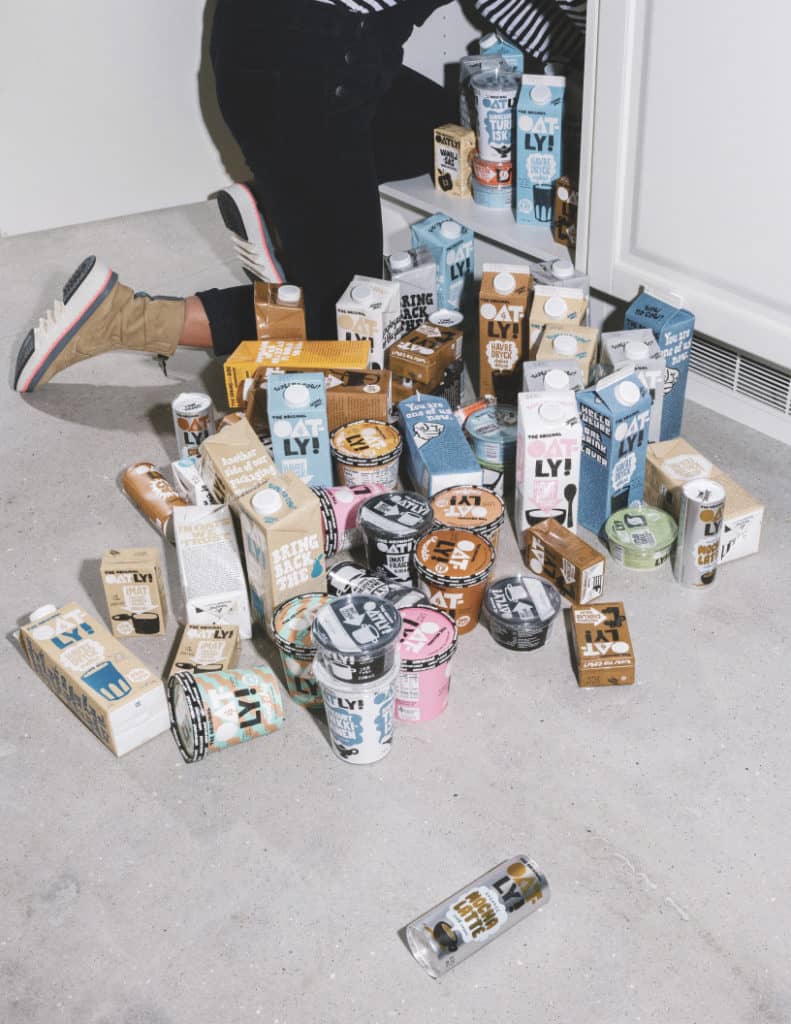 Oatly Produkte auf dem Boden