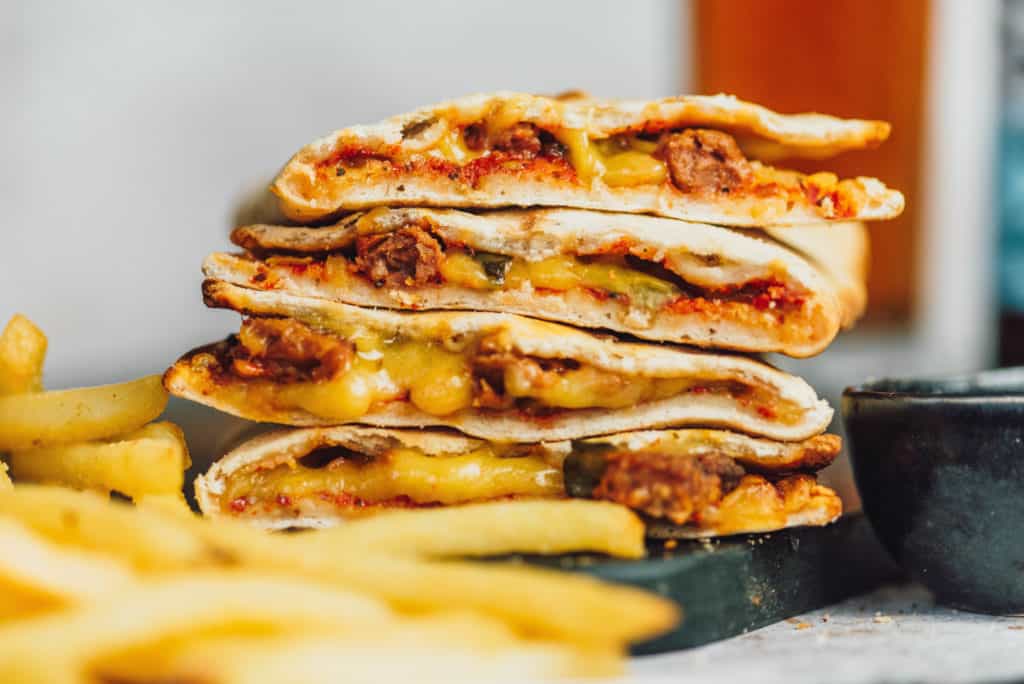 vegane pizzataschen von one planet und violife