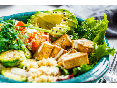 pflanzliche vegane lebensmittelalternative salat avocado ernährung tofu 929