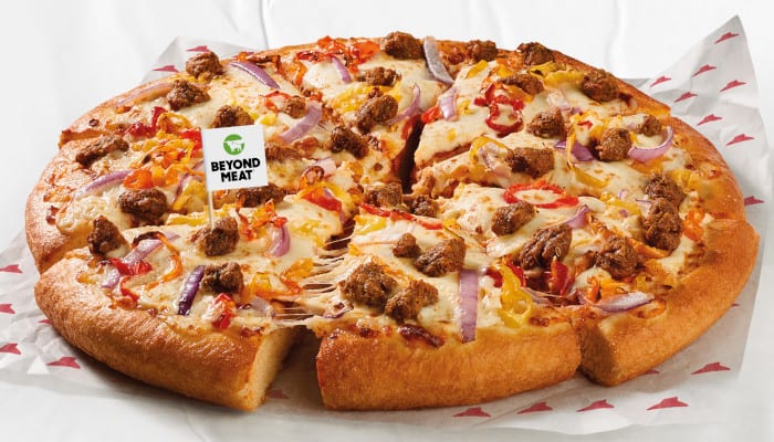 pizzahut-beyondmeat-partnerschaft-italian-sausage-crumbles