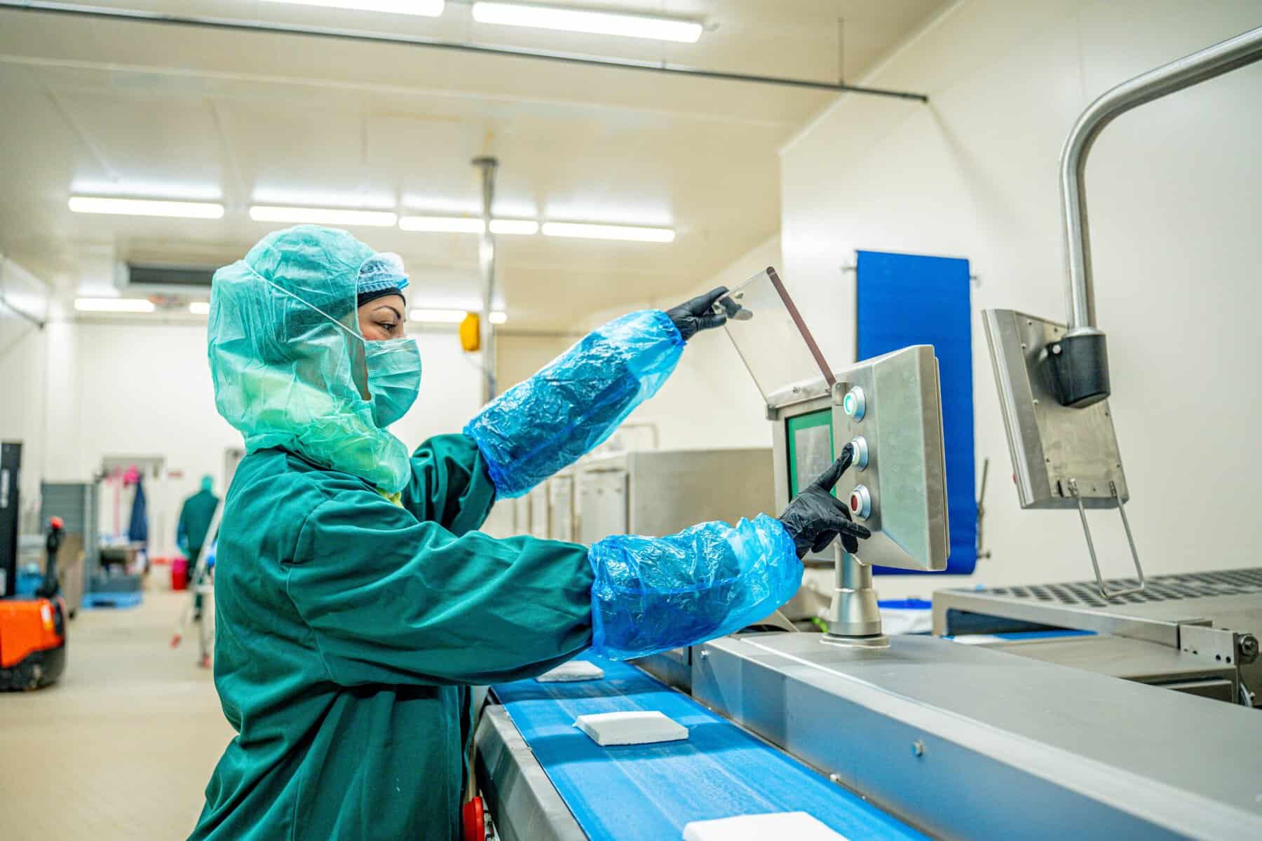 Boermarke worker in R&D facility