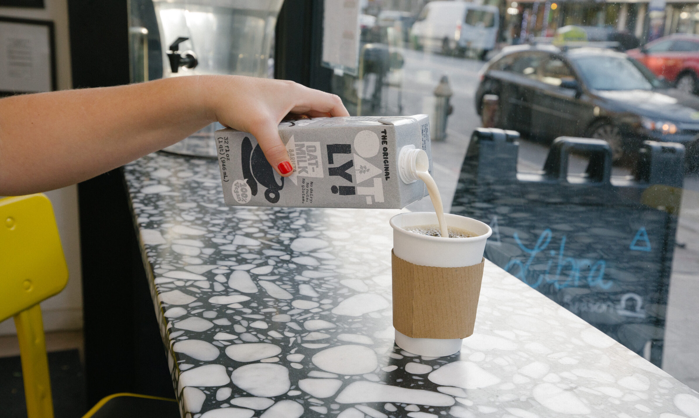 Oatly Coffee Bean & Tea Leaf