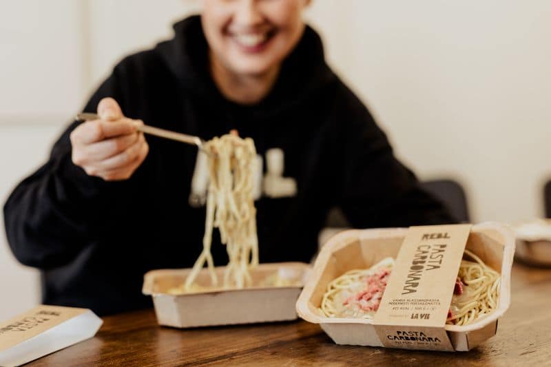 REBL Eats and La Vie collaborate to introduce a plant-based pasta carbonara in Finland.