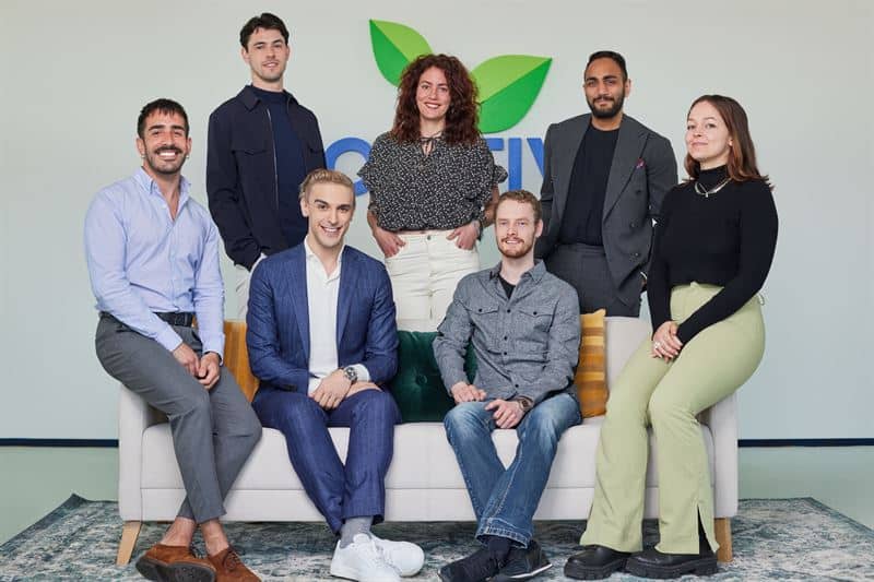 Fooditive develops bee-free honey