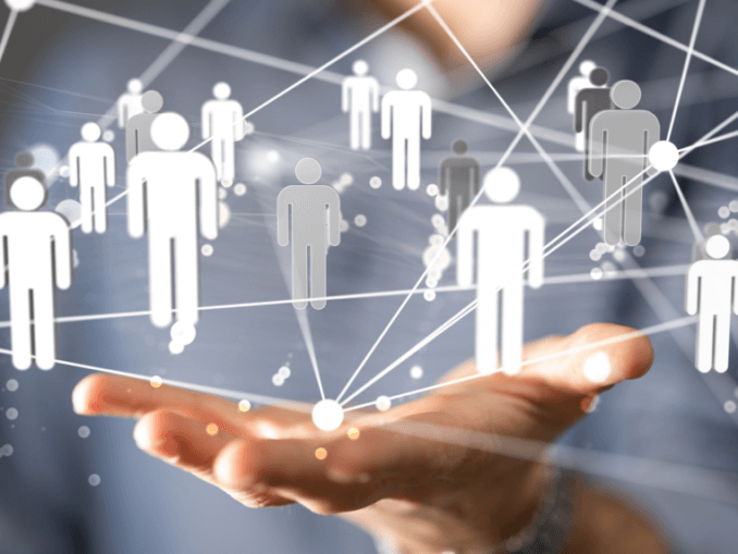 Hand mit einer Projekten vernetzter Menschen